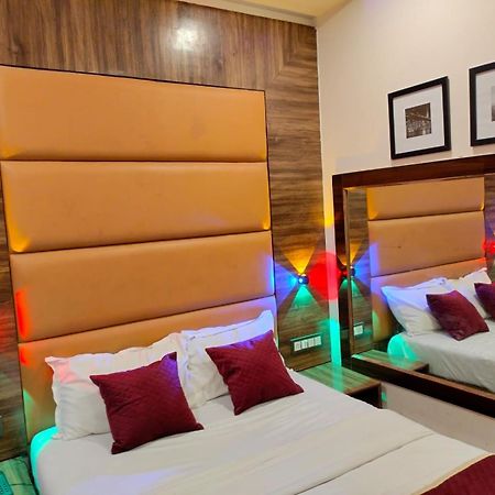 Hotel Blue Wellington - Near Mumbai Airport 외부 사진