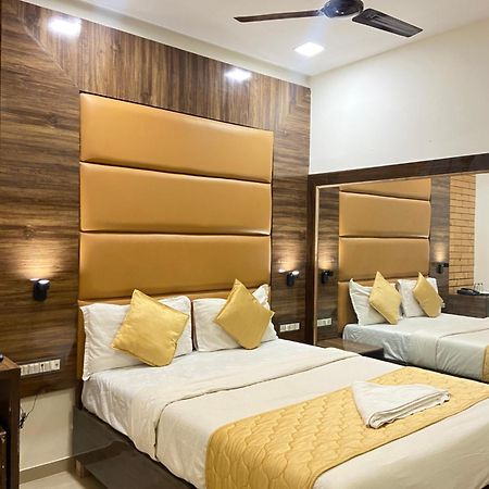 Hotel Blue Wellington - Near Mumbai Airport 외부 사진
