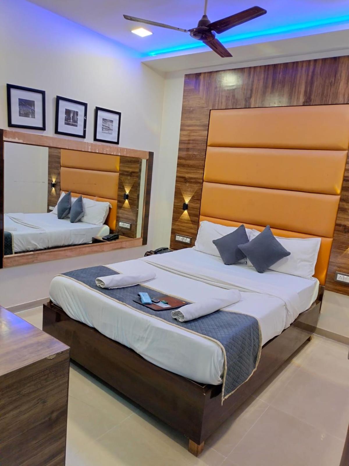 Hotel Blue Wellington - Near Mumbai Airport 외부 사진