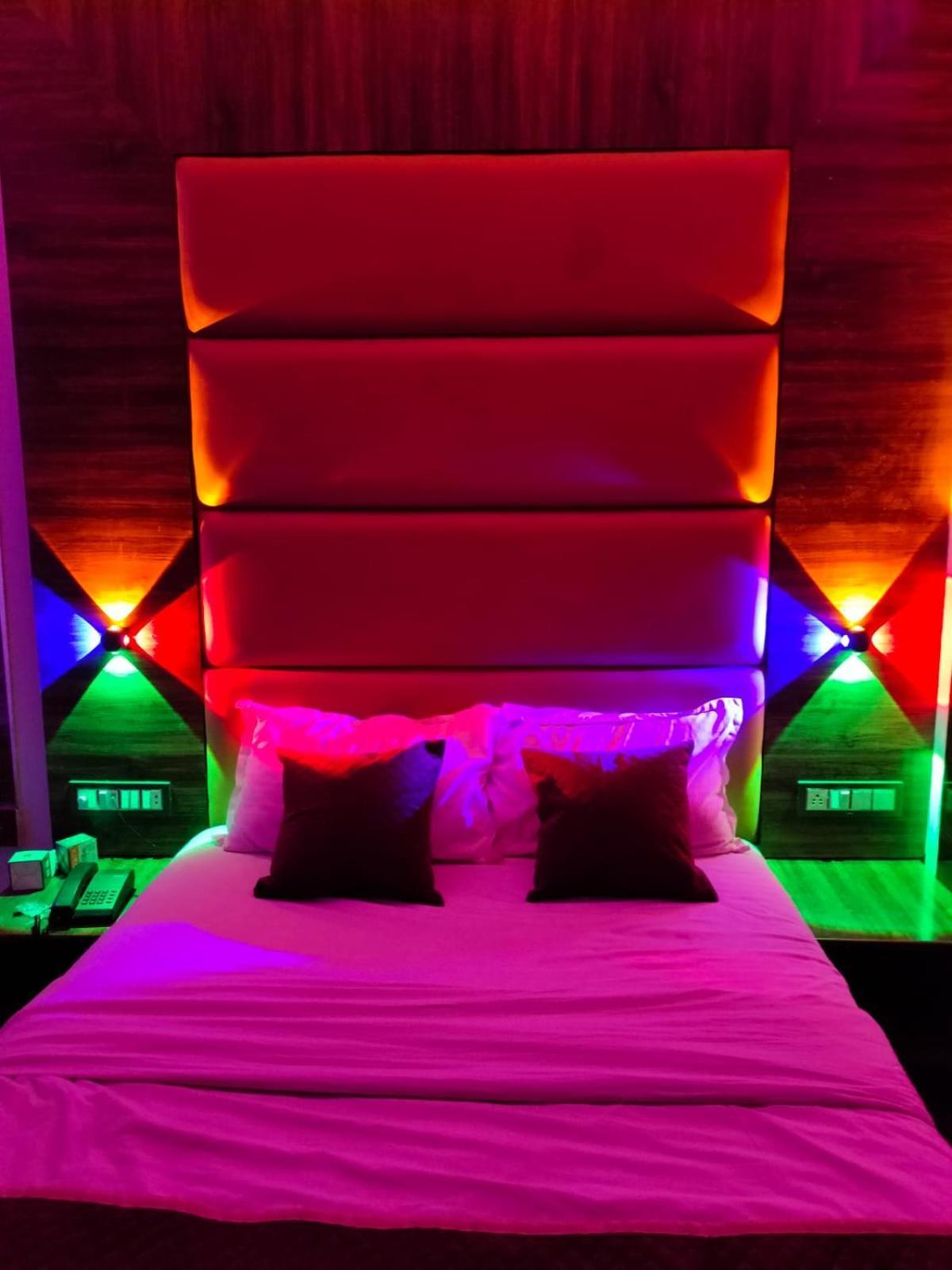 Hotel Blue Wellington - Near Mumbai Airport 외부 사진