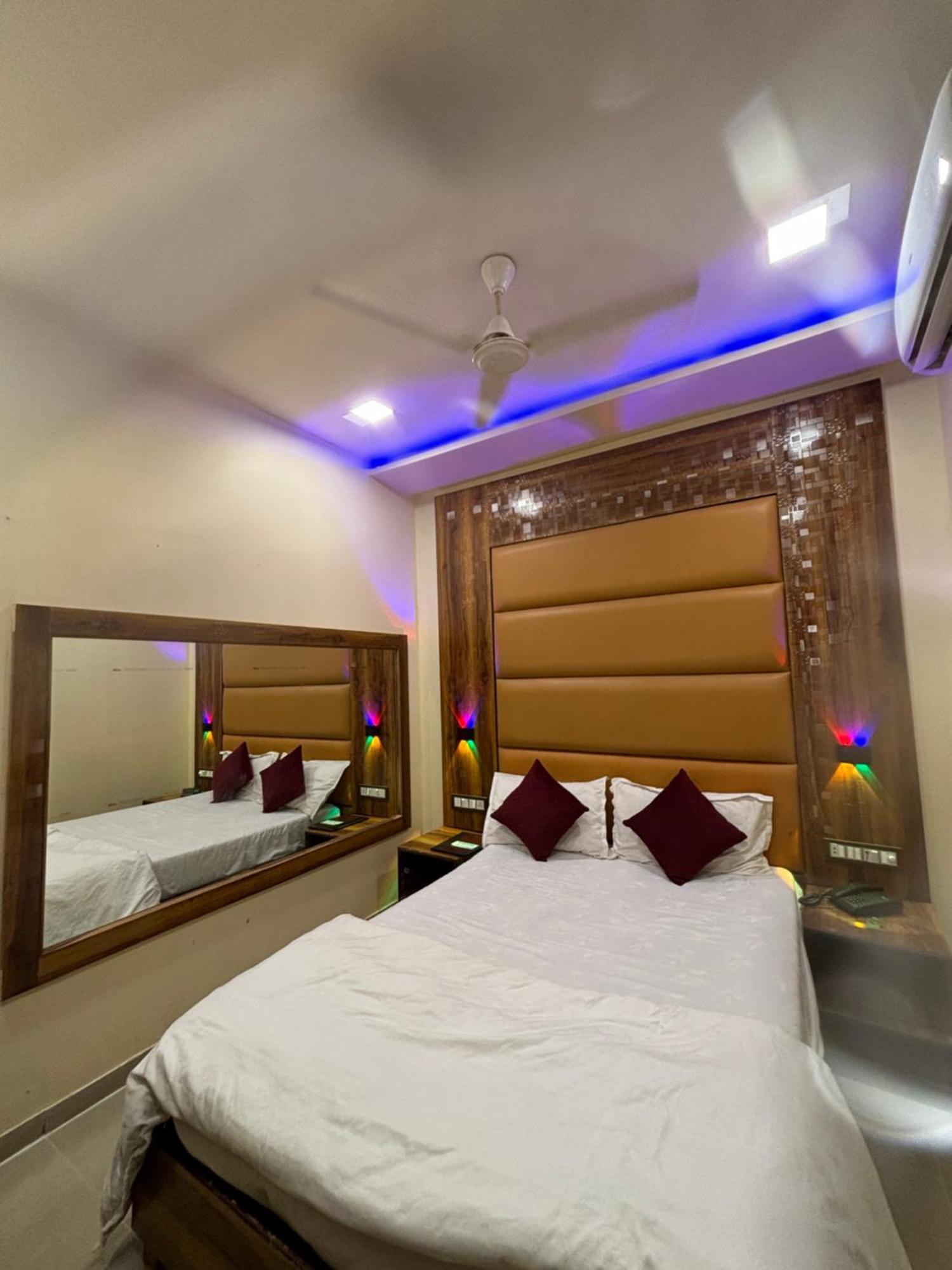 Hotel Blue Wellington - Near Mumbai Airport 외부 사진