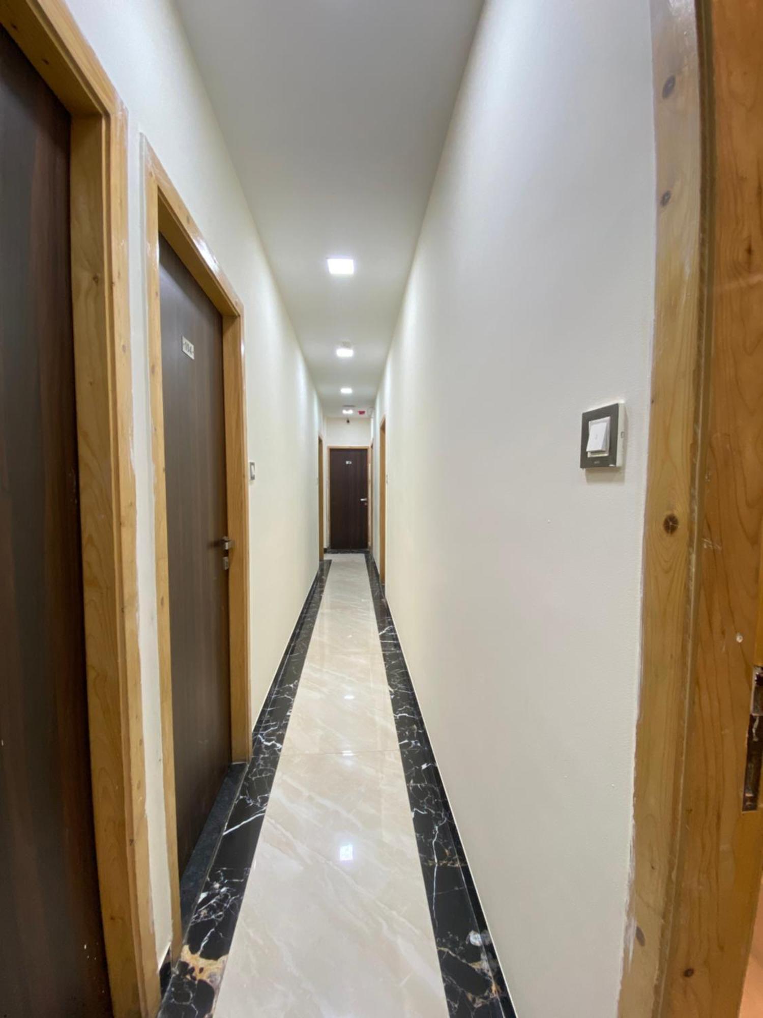 Hotel Blue Wellington - Near Mumbai Airport 외부 사진