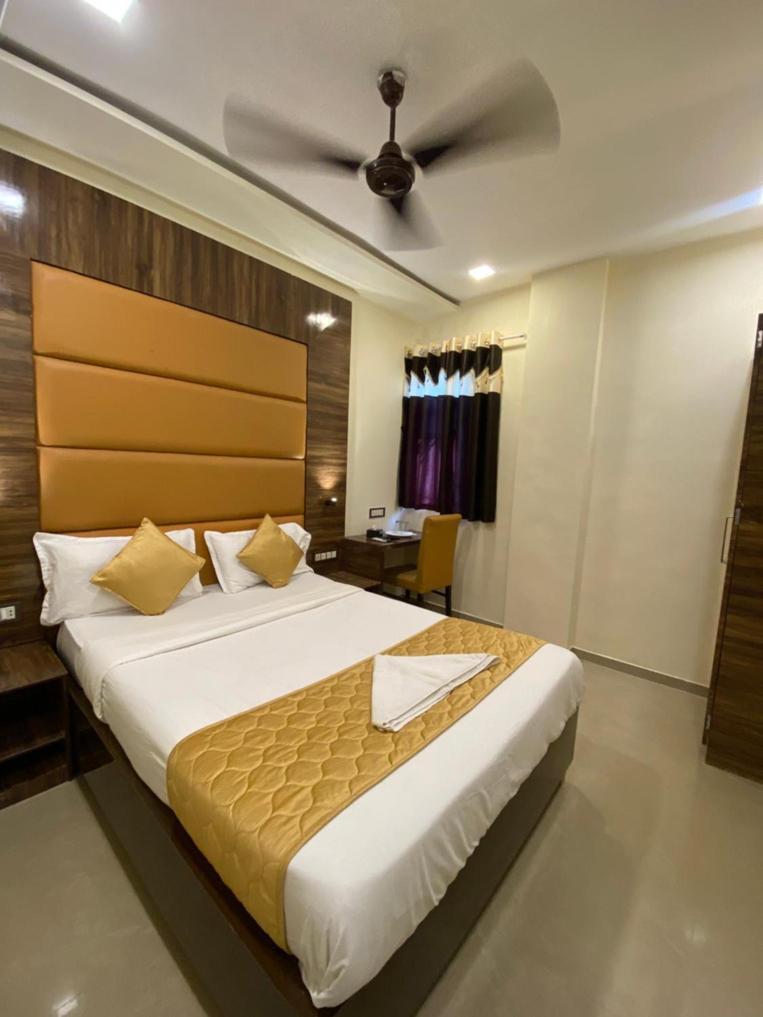 Hotel Blue Wellington - Near Mumbai Airport 외부 사진