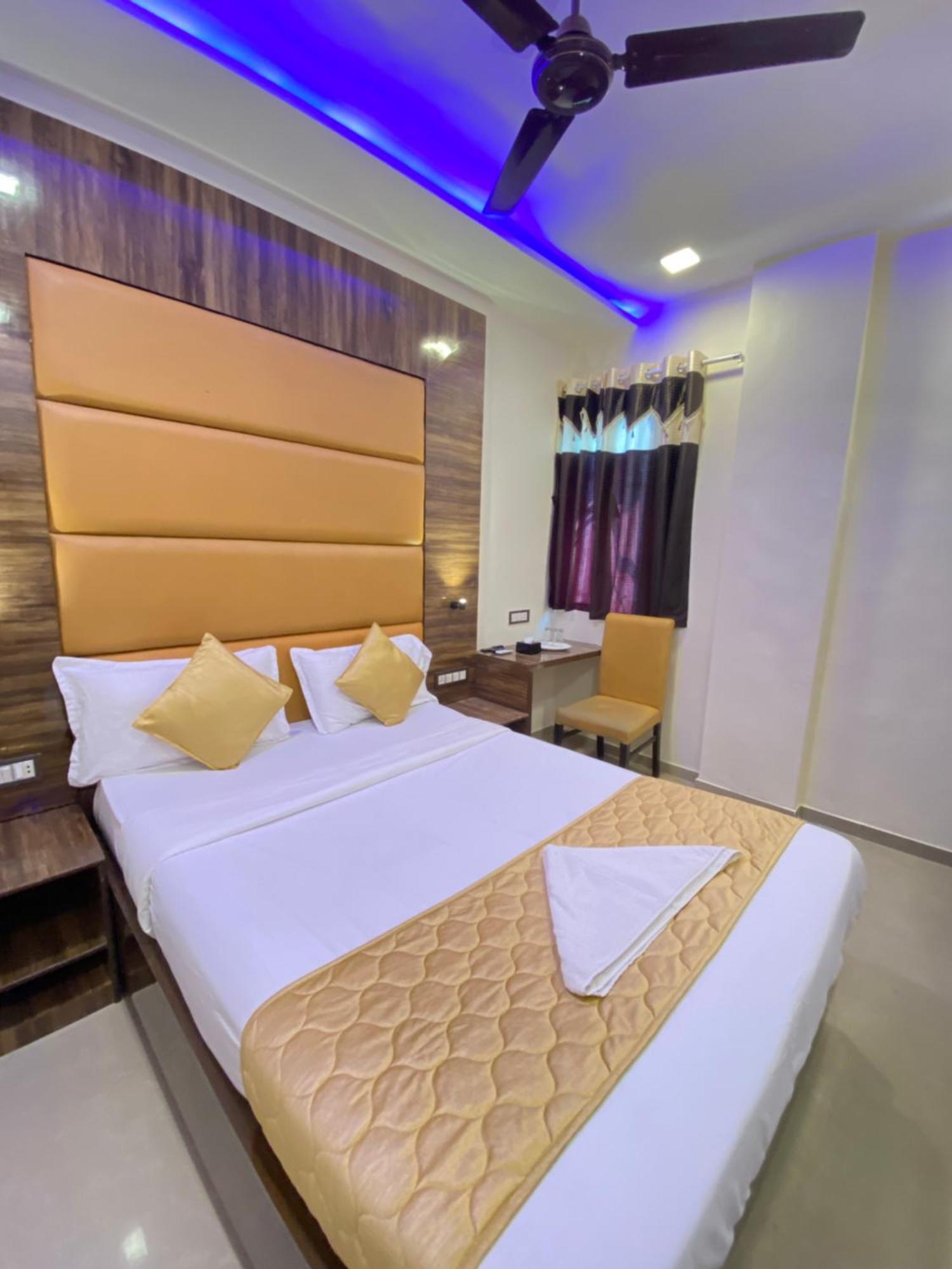 Hotel Blue Wellington - Near Mumbai Airport 외부 사진