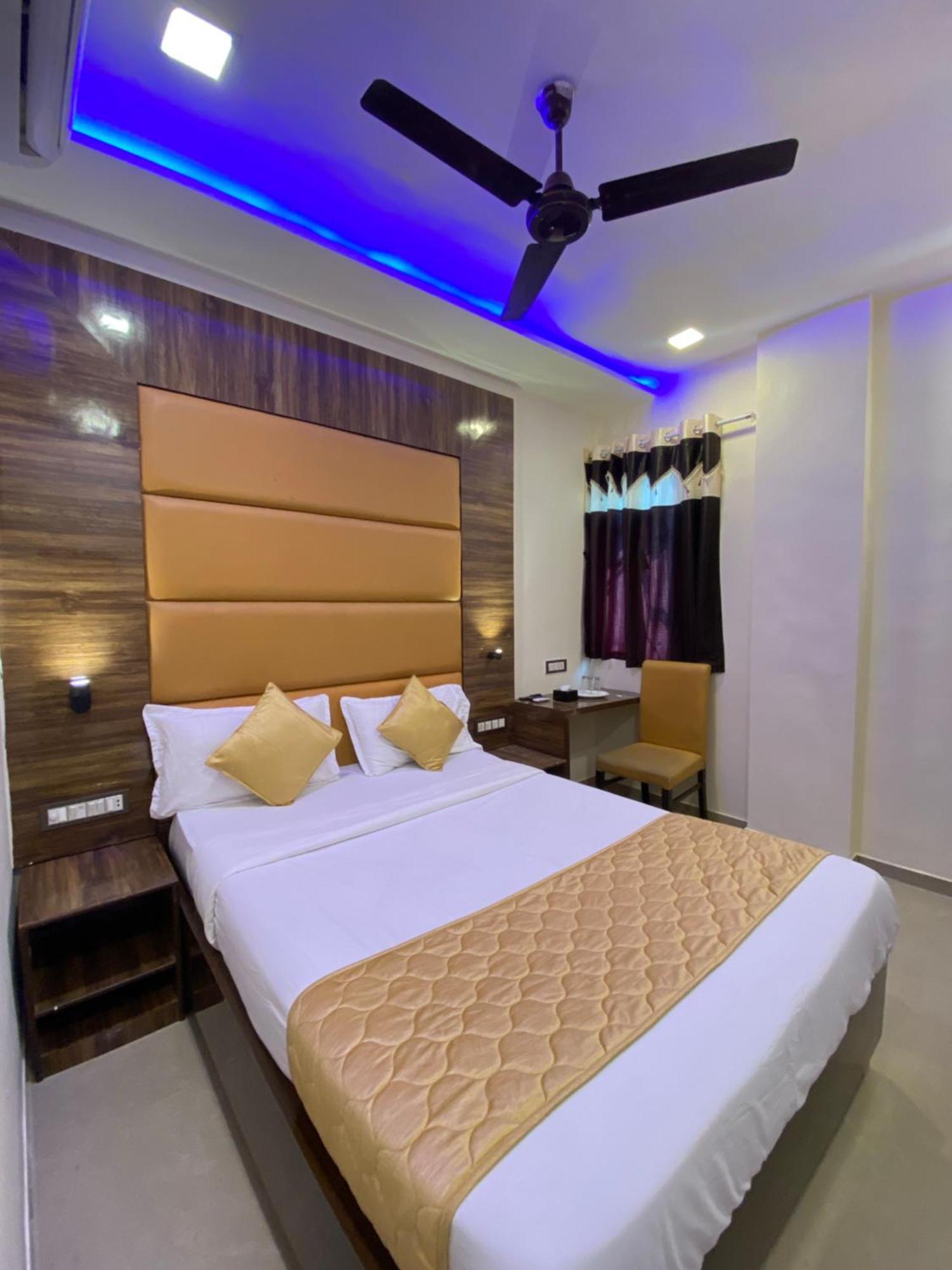 Hotel Blue Wellington - Near Mumbai Airport 외부 사진