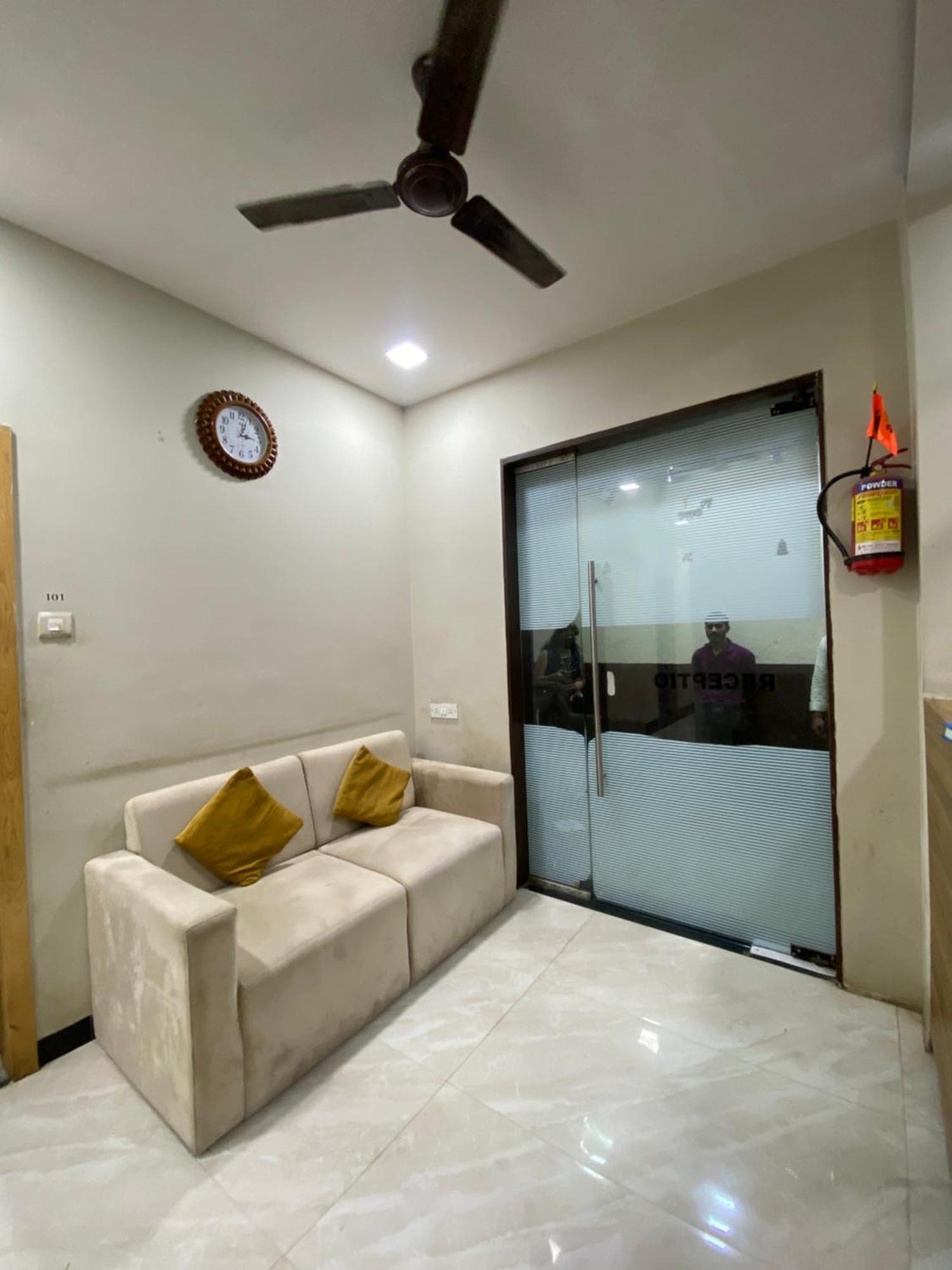 Hotel Blue Wellington - Near Mumbai Airport 외부 사진